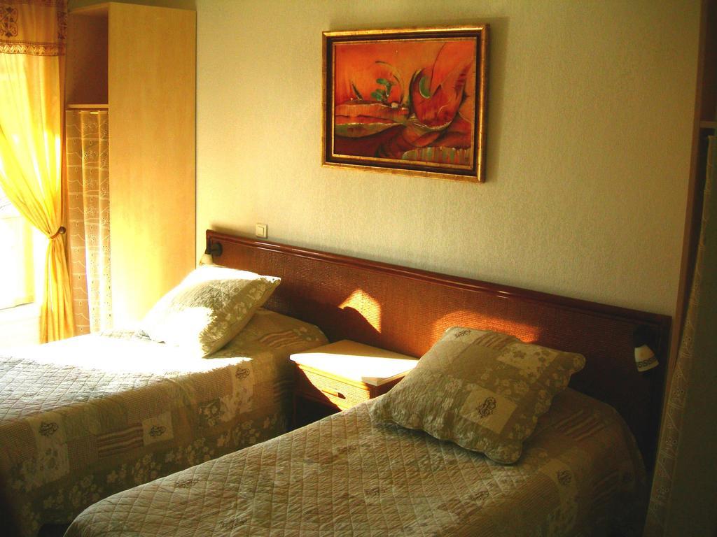 Hotel De La Madeleine Anduze Zimmer foto